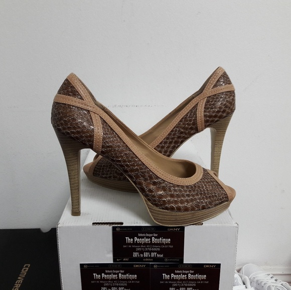 Kathy Van Zeeland - Picture 1 of 5